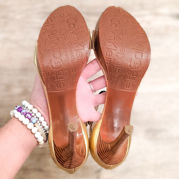 Calvin Klein "Golden Goddess" Gold Genuine Leather 5" Heels Size 10 Ladies - Picture 5 of 5